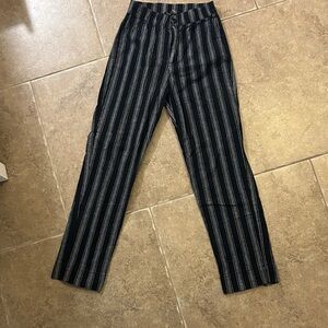 Women’s Brandy Melville cropped chinos